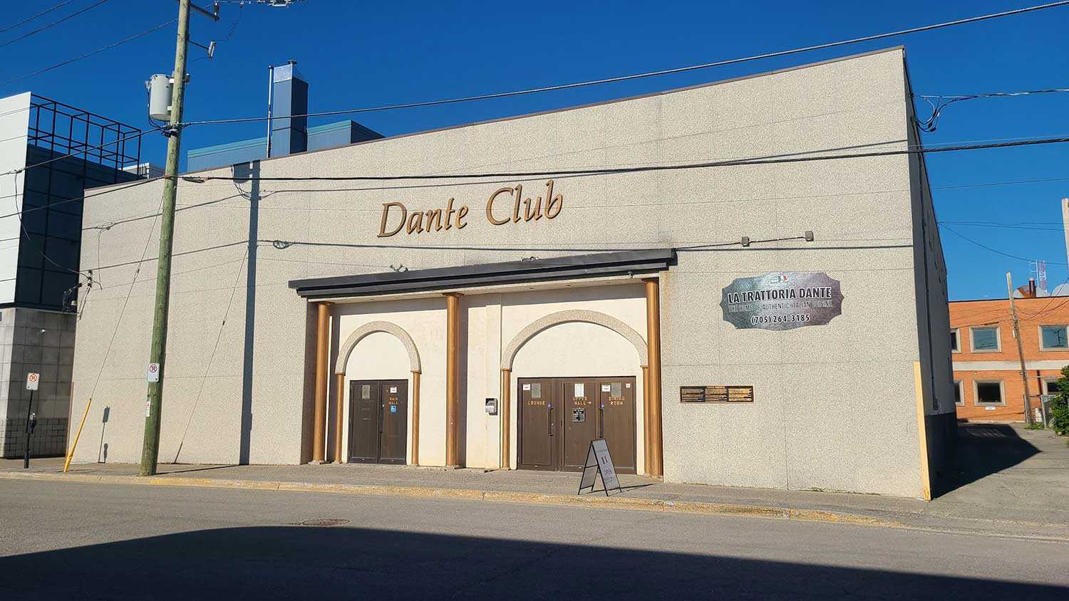 Entrée du Porcupine Dante Club (photo : Nicola Alexander, hiver 2021)